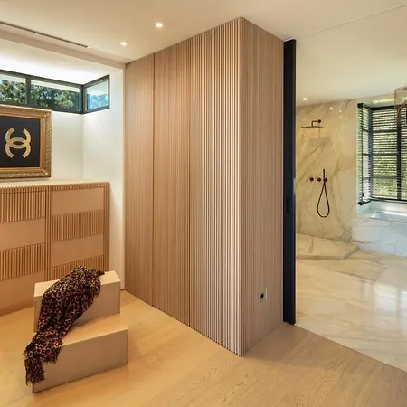 بيت للعطل Unveil Perfection: Immerse Yourself In Unparalleled Luxury *